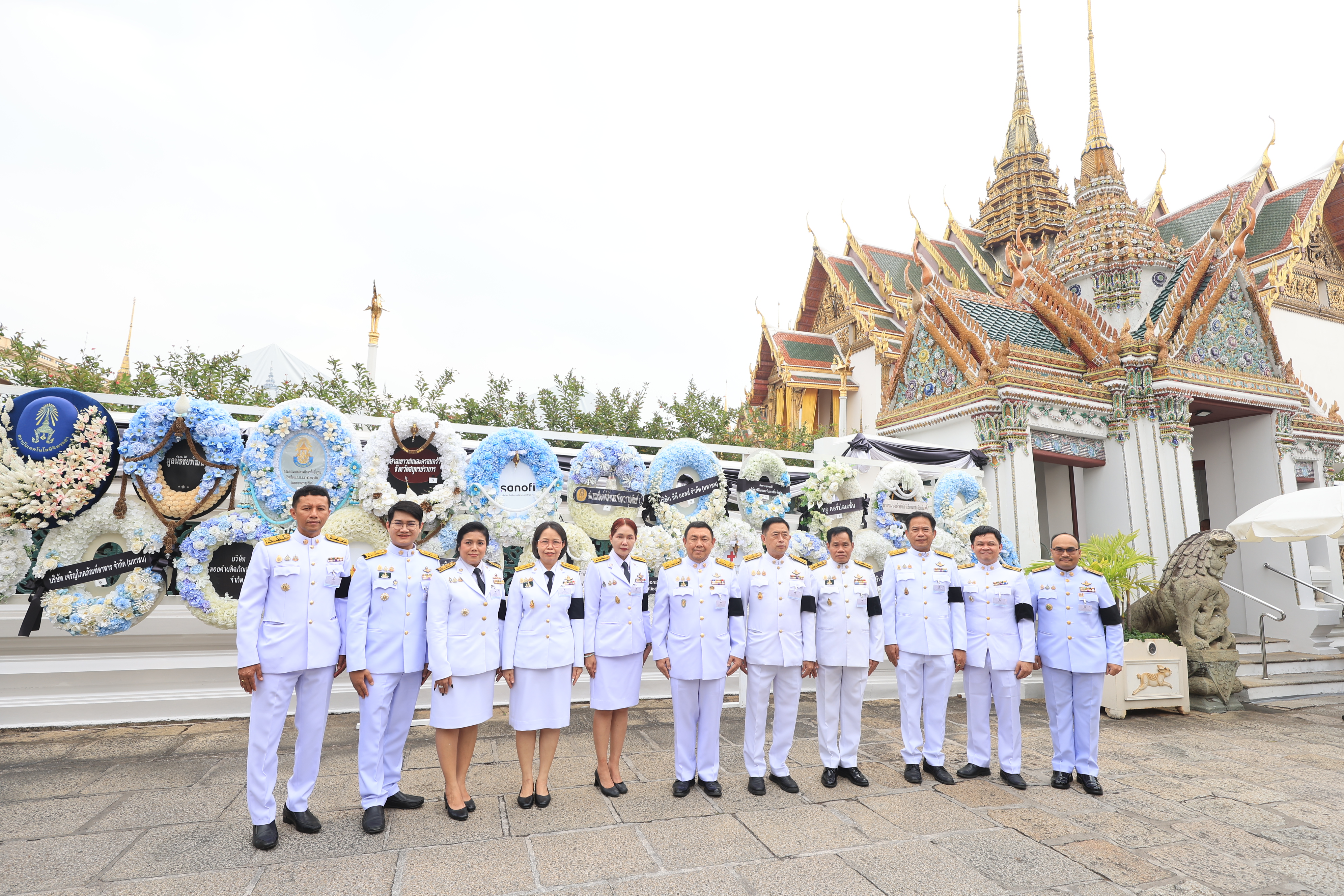 title - คณะผู้บริหาร ส.ป.ก. ร่วมผลัดเวรเฝ้าฯ พระพิธีธรรมสวดพระอภิธรรมพระบรมศพ สมเด็จพระนางเจ้าสิริกิติ์ พระบรมราชินีนาถ พระบรมราชชนนีพันปีหลวง